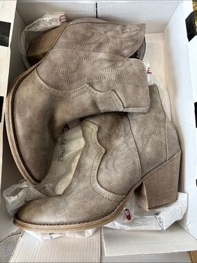 Farah Taupe Suede Western-Style Ankle Booties